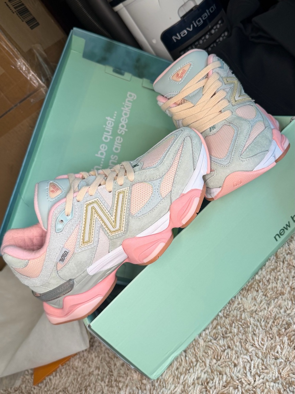 NEW New Balance 9060 Women’s sneakers in pink and blue special edition size 7.5